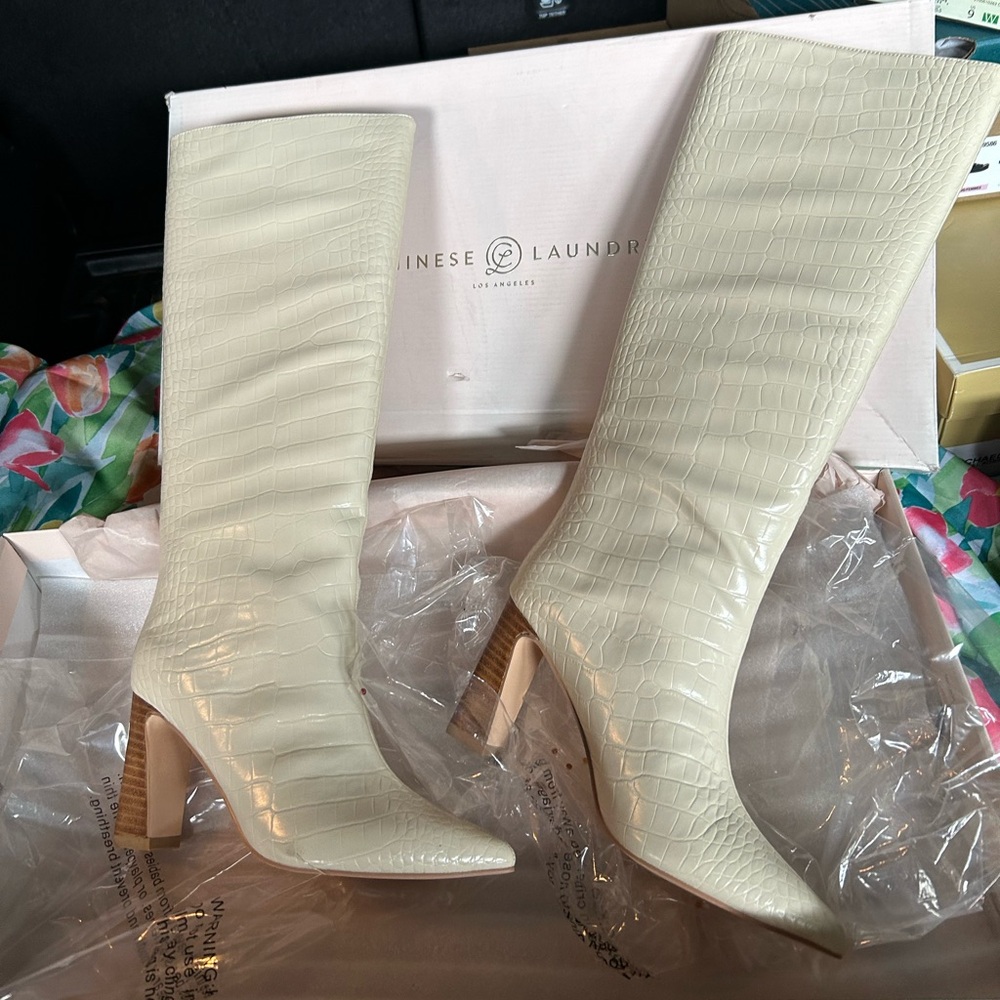 Women’s Chinese laundry, cream color boots size 6, new in the box
